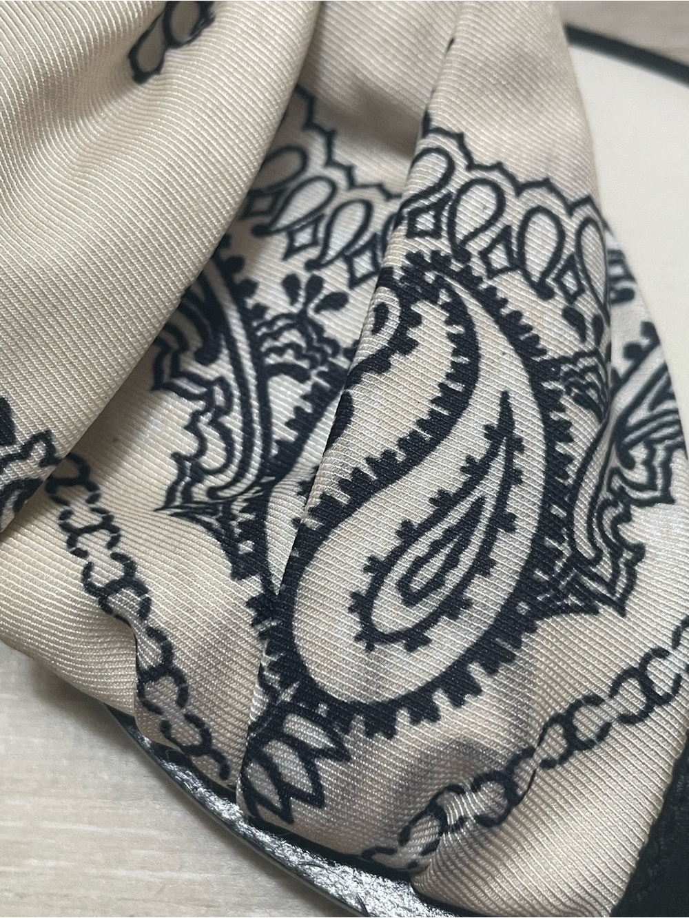 Tory Burch Cream & Black Paisley Scarf Slide Sandals Size 8 M - Picture 11 of 12